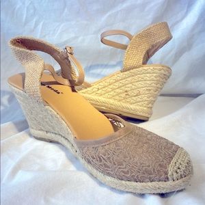 Top Moda Women Wedge Sandel tan size 8.5